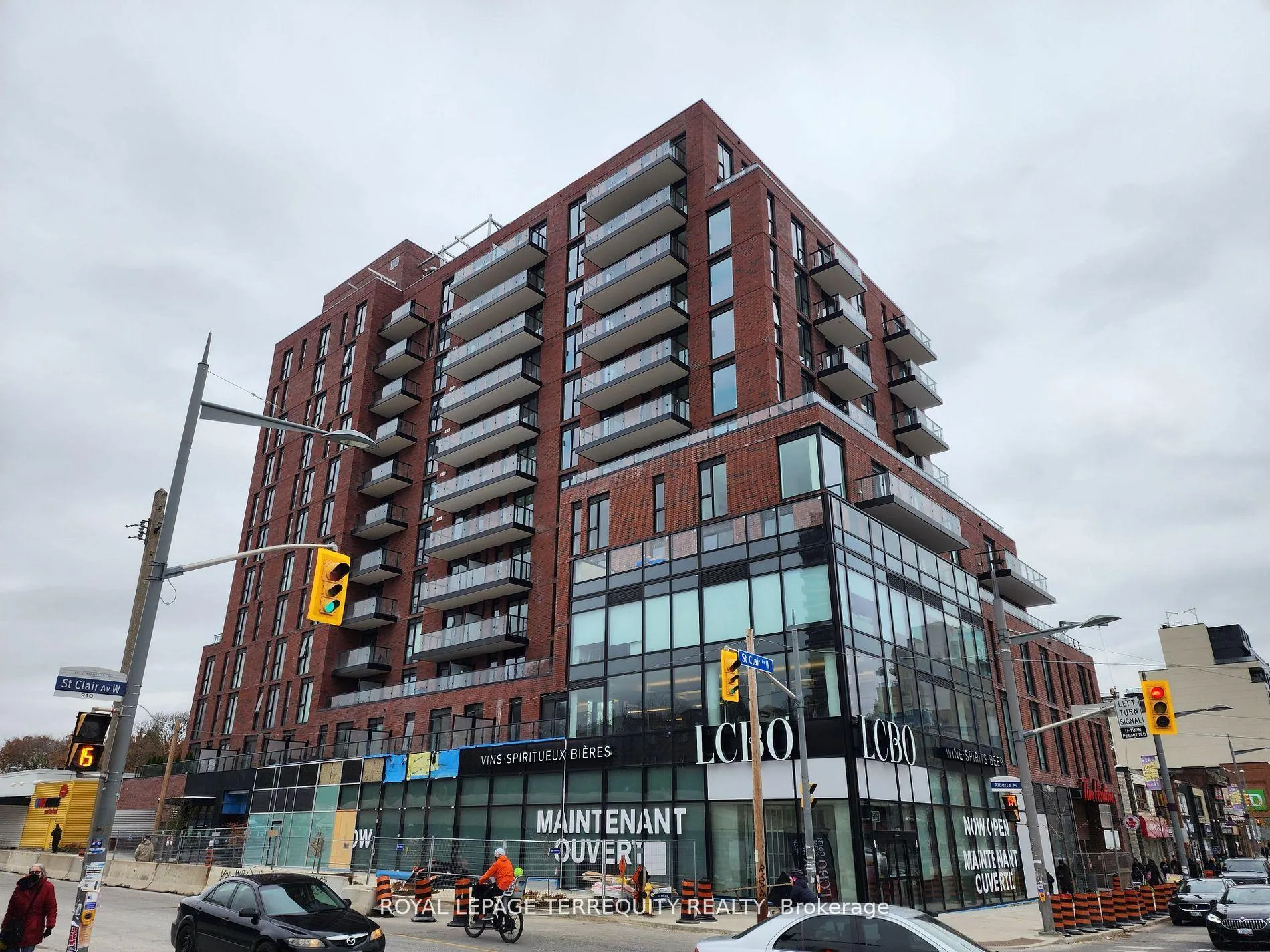 Photo 15 of Unit 809, 185 Alberta Avenue, Toronto, Oakwood Village — HOMEH