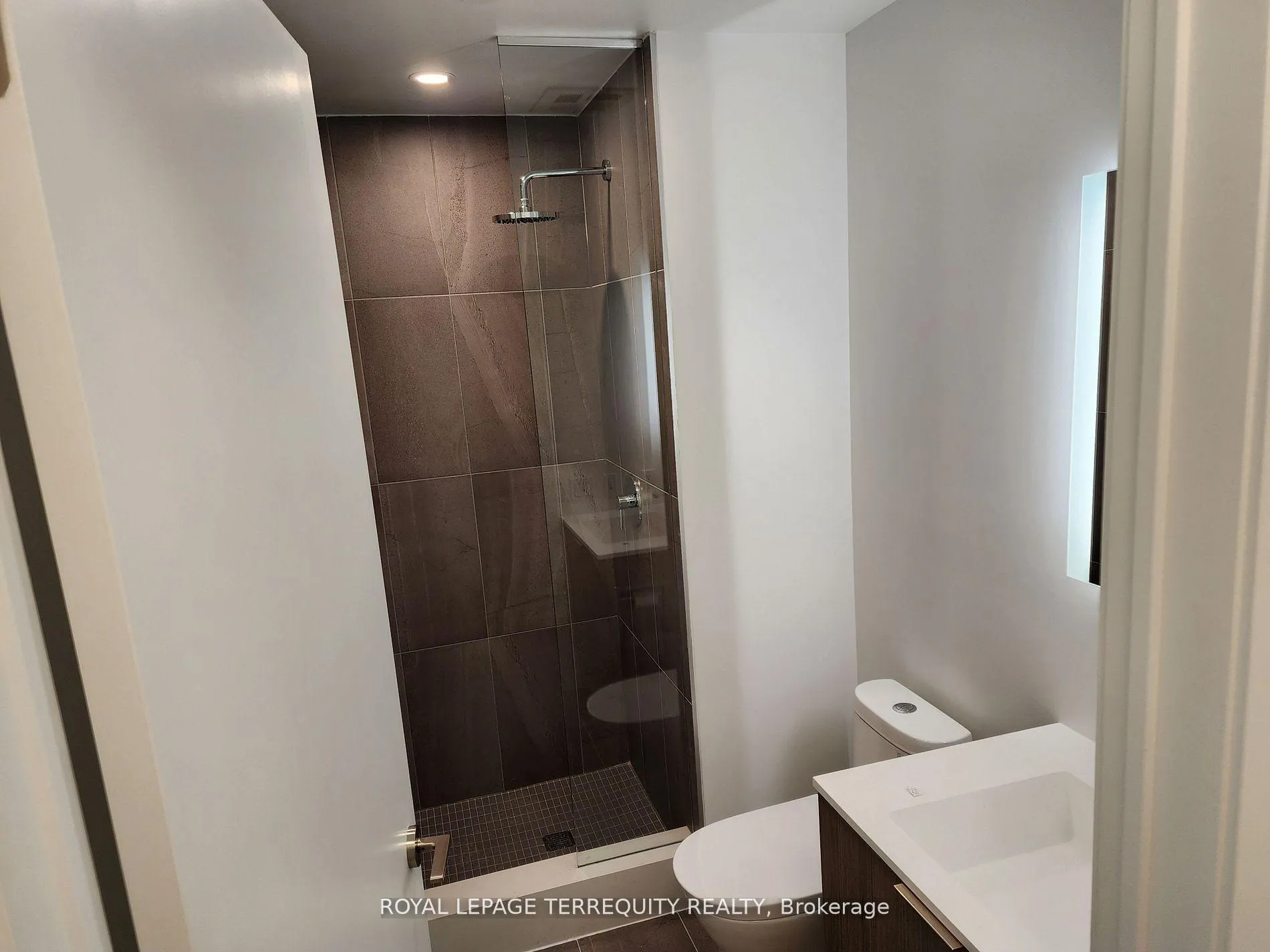 Photo 24 of Unit 809, 185 Alberta Avenue, Toronto, Oakwood Village — HOMEH