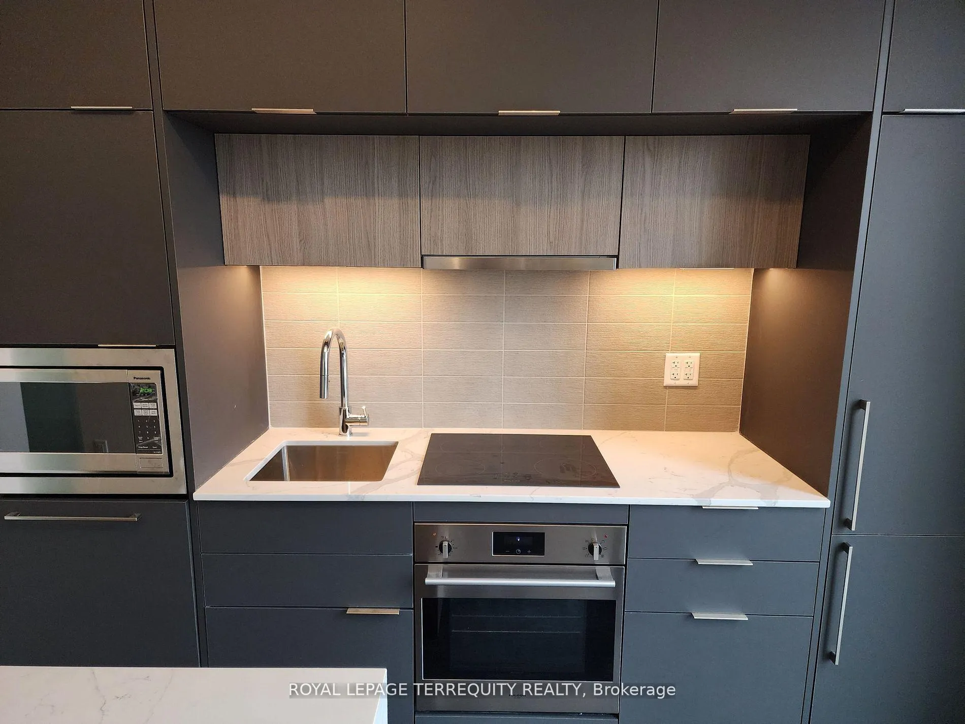 Photo 34 of Unit 809, 185 Alberta Avenue, Toronto, Oakwood Village — HOMEH