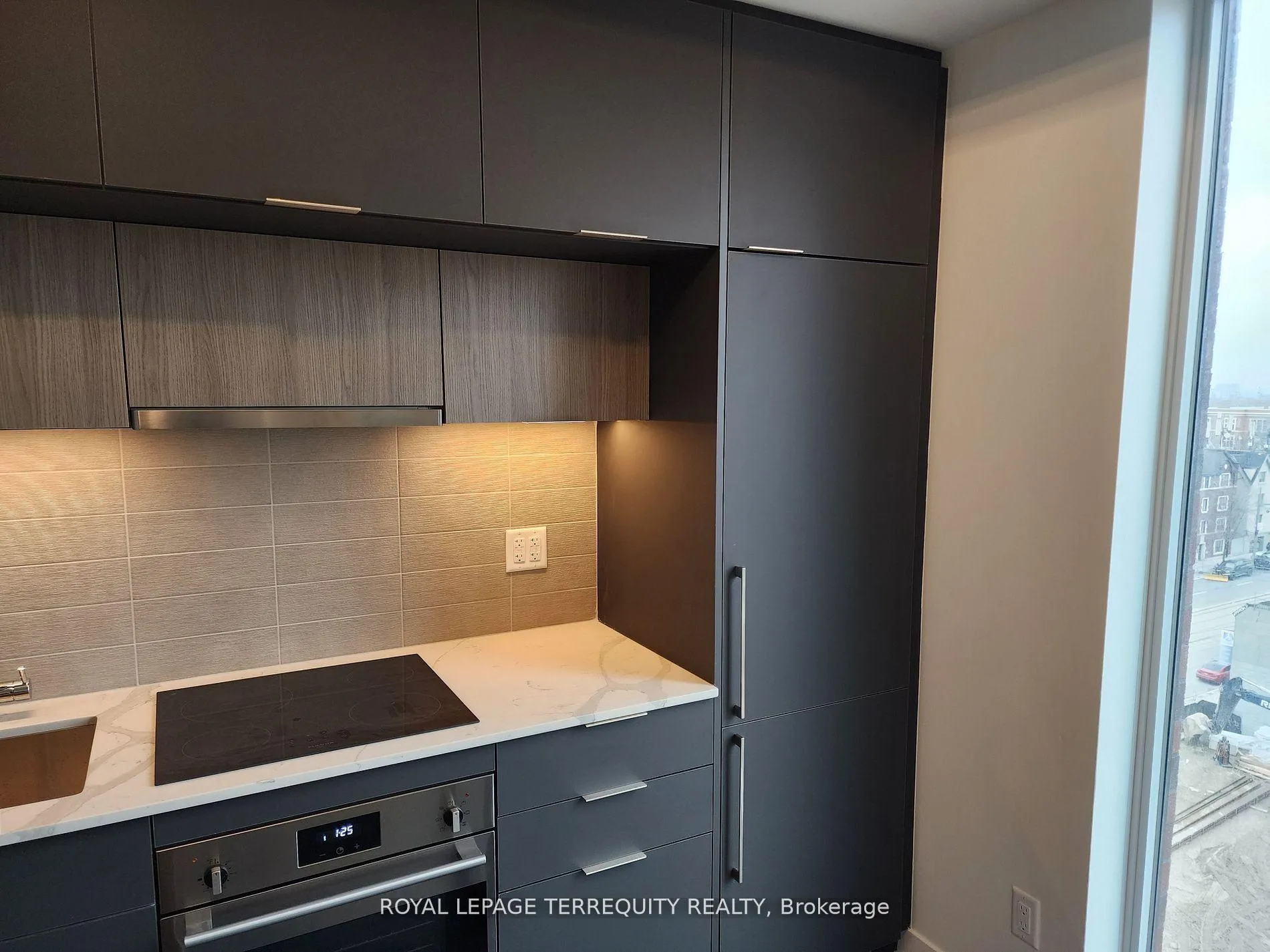 Photo 35 of Unit 809, 185 Alberta Avenue, Toronto, Oakwood Village — HOMEH