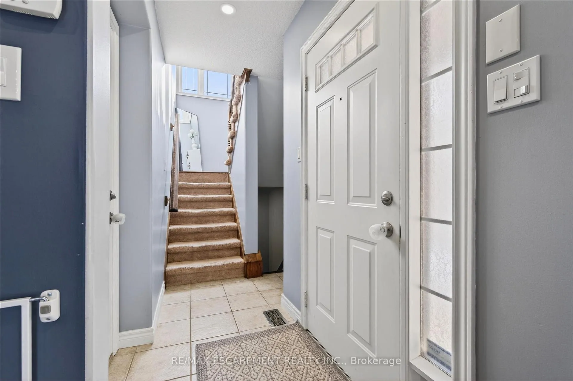 Photo 3 of 186 Great Oak Trail, Hamilton, Binbrook — HOMEH