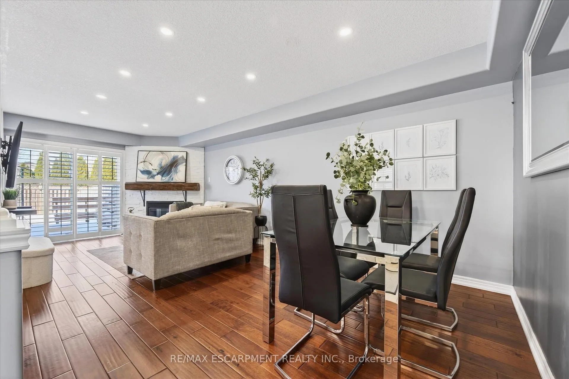 Photo 4 of 186 Great Oak Trail, Hamilton, Binbrook — HOMEH