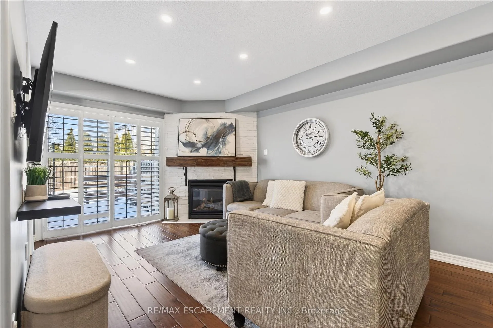 Photo 6 of 186 Great Oak Trail, Hamilton, Binbrook — HOMEH