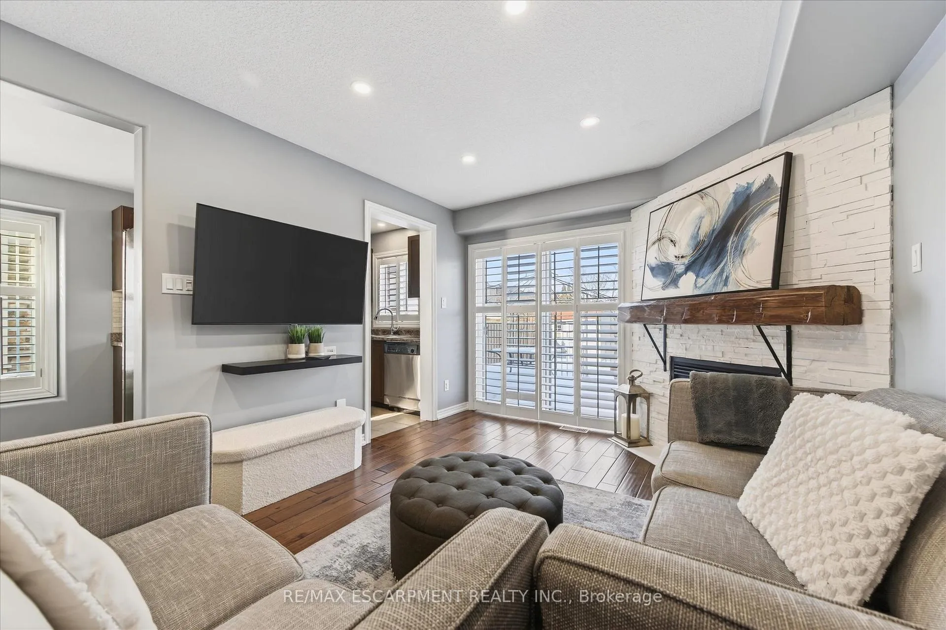 Photo 7 of 186 Great Oak Trail, Hamilton, Binbrook — HOMEH