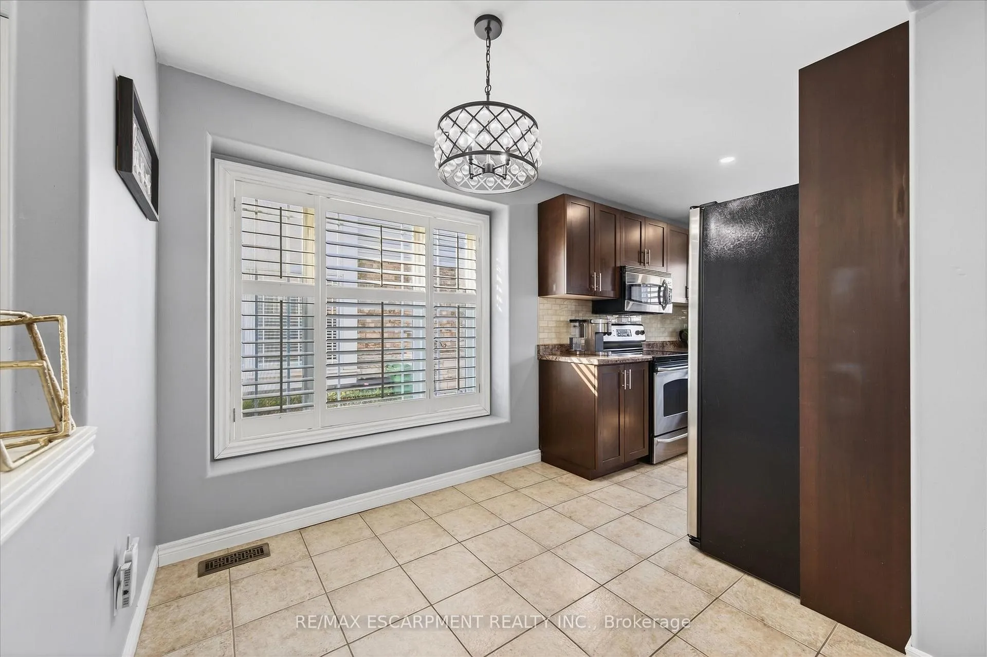Photo 10 of 186 Great Oak Trail, Hamilton, Binbrook — HOMEH