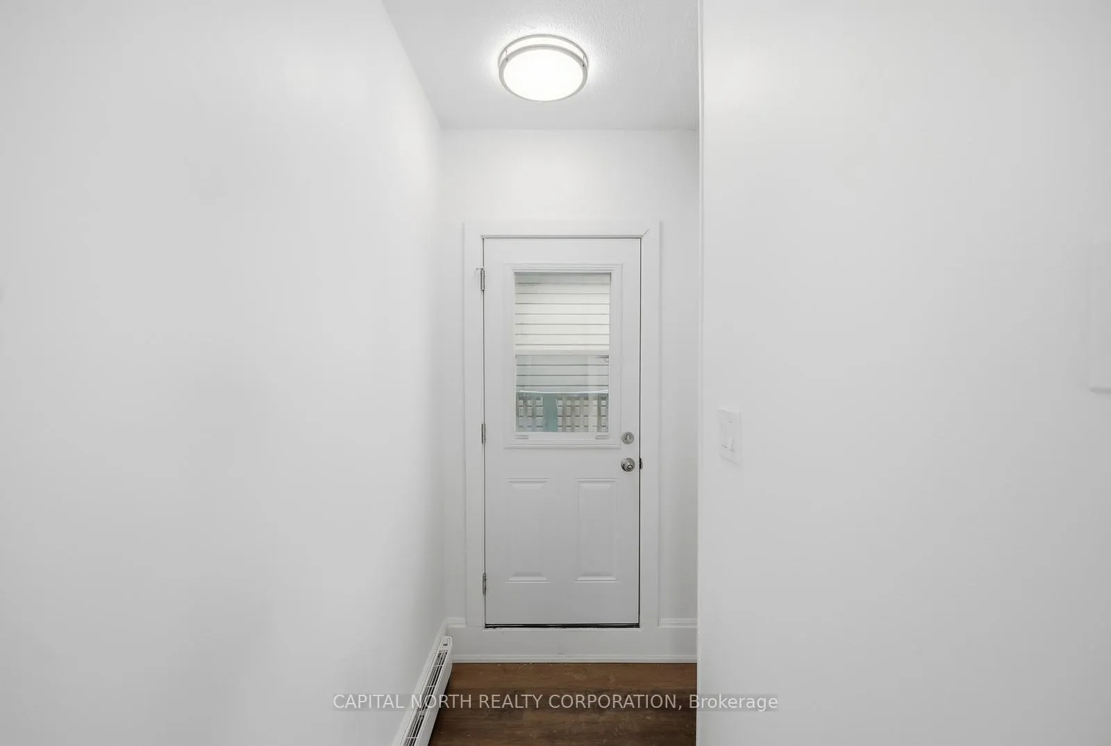 Photo 4 of Unit 1, 104 Wellington Street E, Aurora, Aurora Village — HOMEH