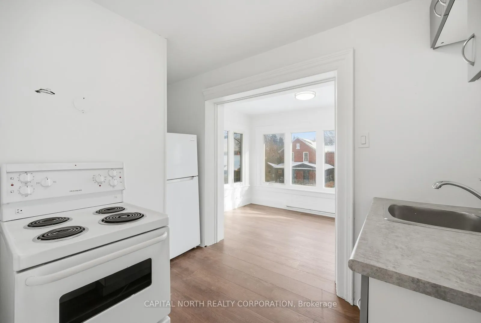 Photo 6 of Unit 1, 104 Wellington Street E, Aurora, Aurora Village — HOMEH