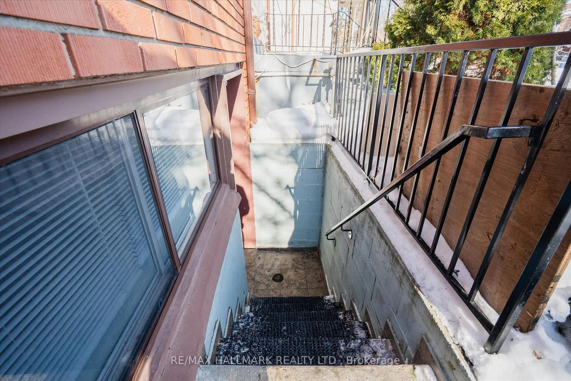 Photo 3 of Unit Lower, 224 Pickering Street, Toronto, East End-Danforth — HOMEH
