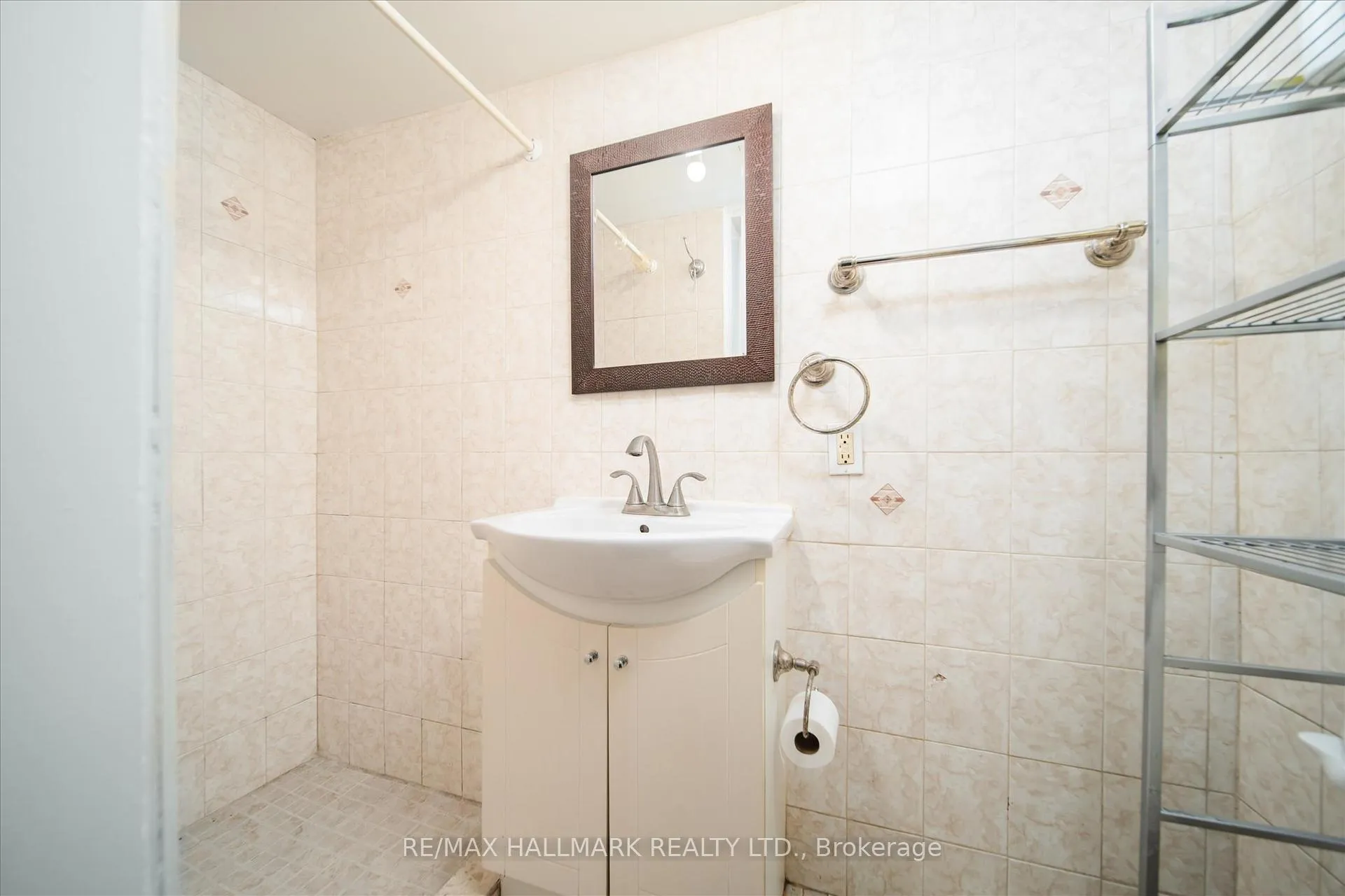 Photo 8 of Unit Lower, 224 Pickering Street, Toronto, East End-Danforth — HOMEH
