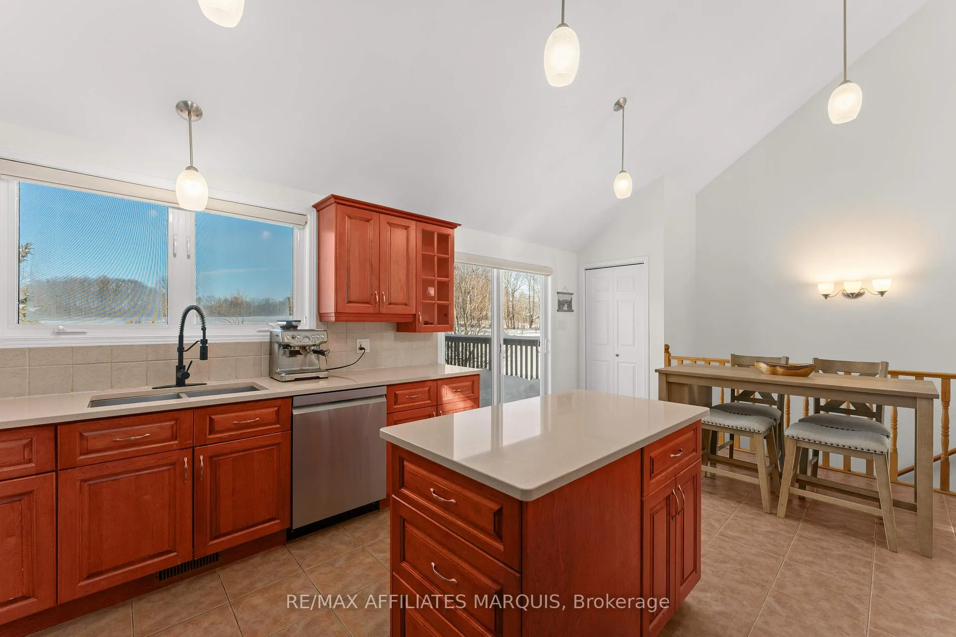 Photo 8 of 63 Sunny Side Road, Rideau Lakes, Rideau Lakes (South Elmsley) Twp — HOMEH