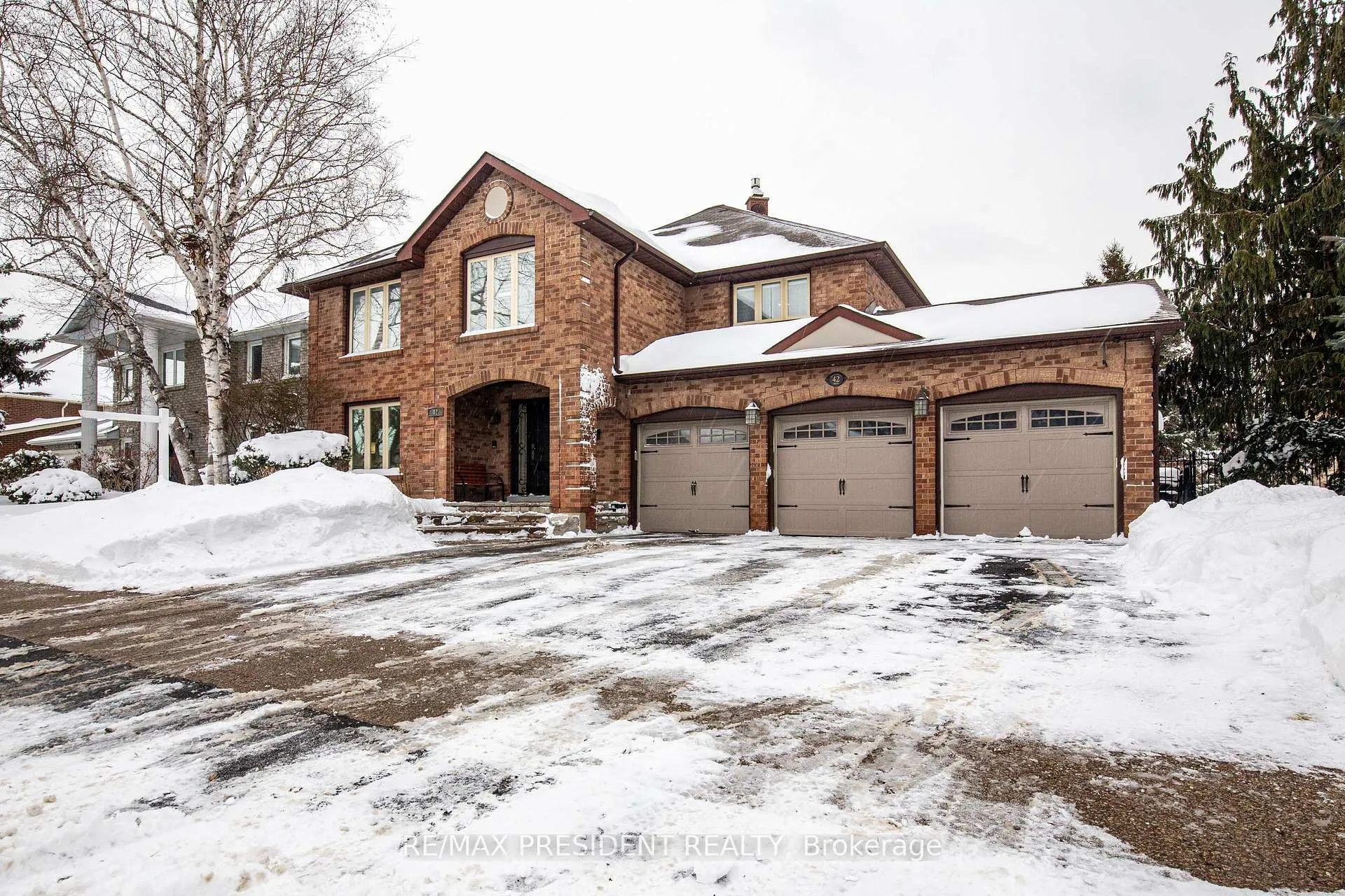Photo 2 of 42 Mount Forest Drive, Brampton, Heart Lake West — HOMEH