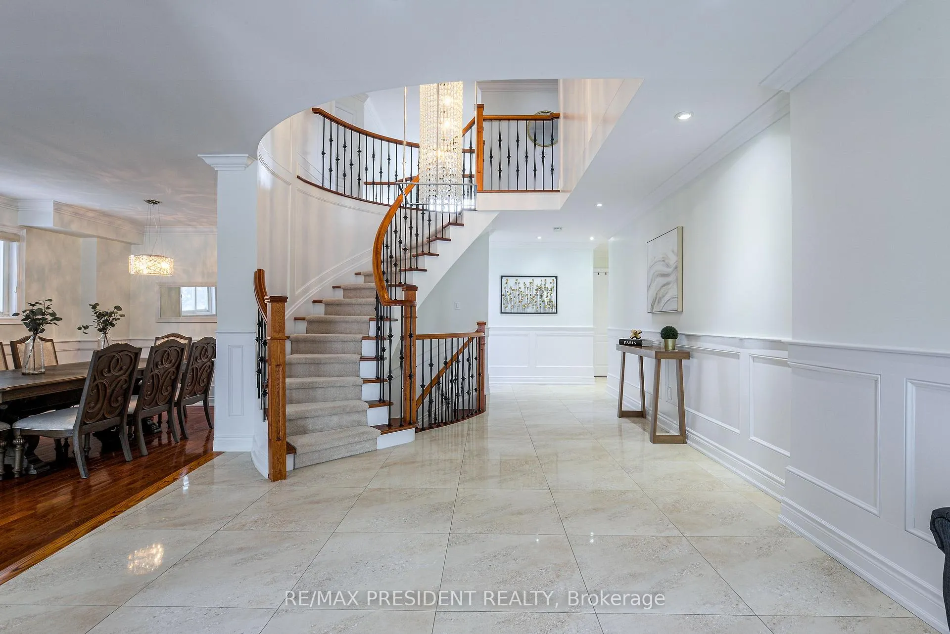 Photo 5 of 42 Mount Forest Drive, Brampton, Heart Lake West — HOMEH