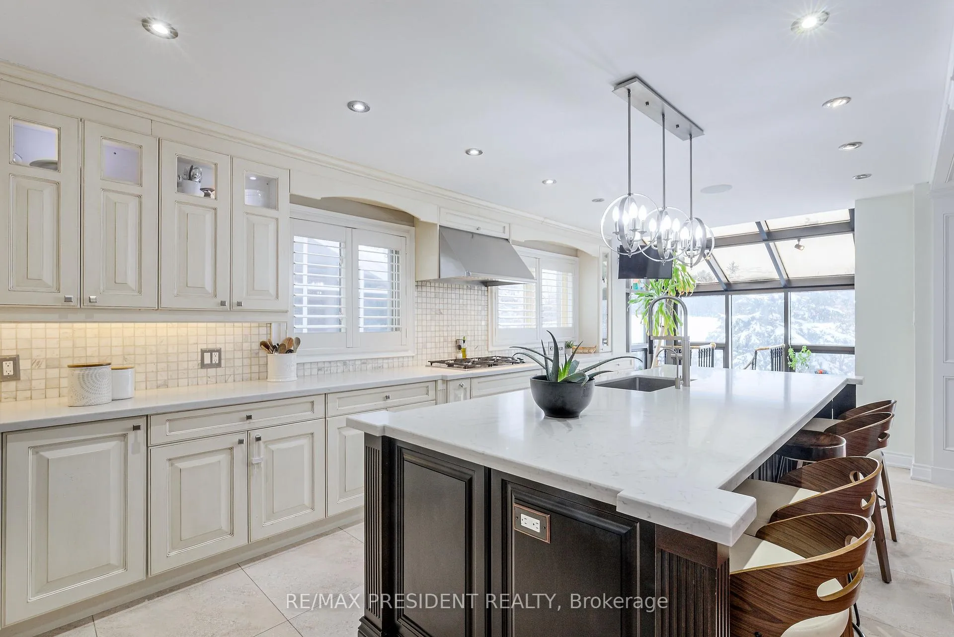 Photo 11 of 42 Mount Forest Drive, Brampton, Heart Lake West — HOMEH