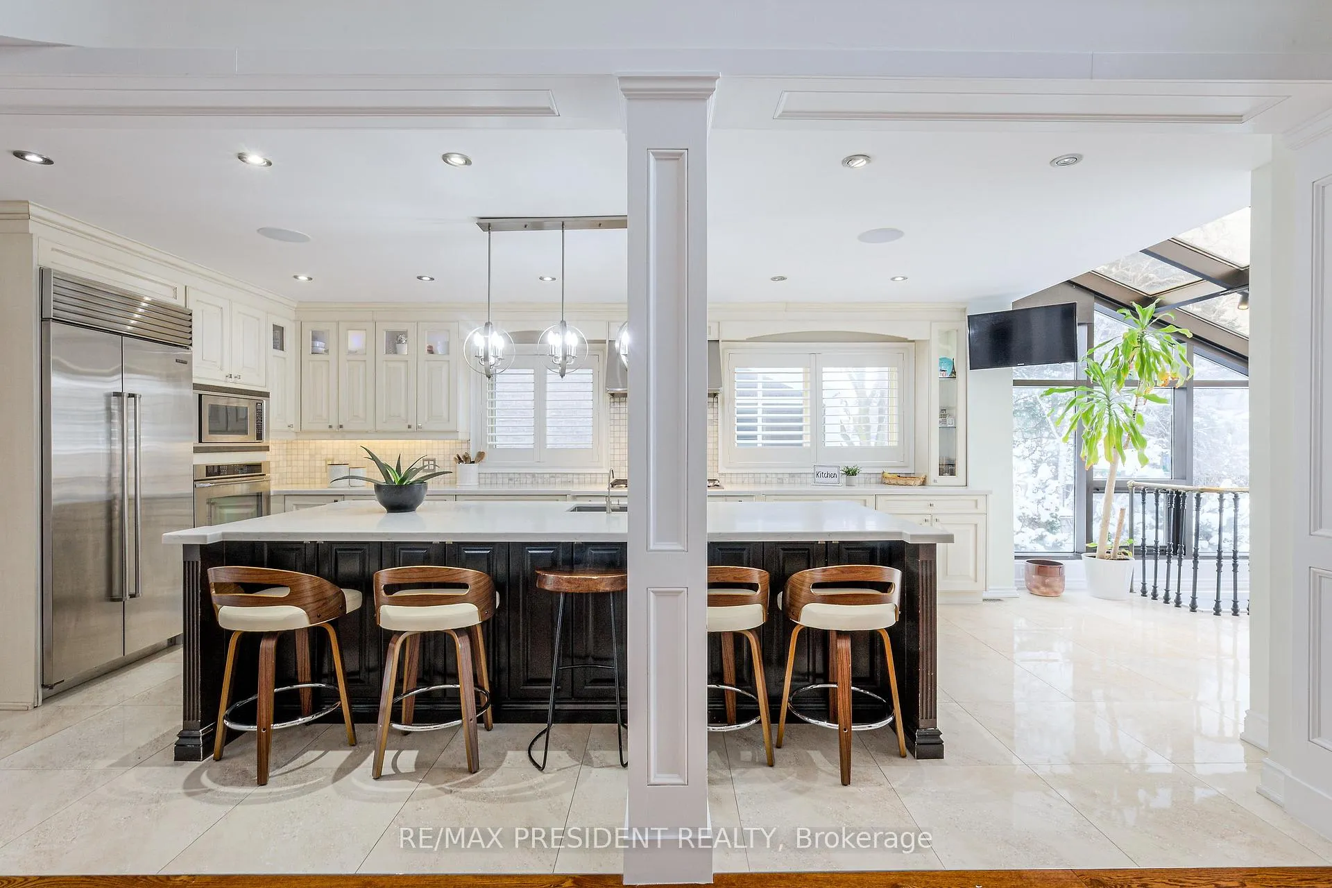 Photo 12 of 42 Mount Forest Drive, Brampton, Heart Lake West — HOMEH