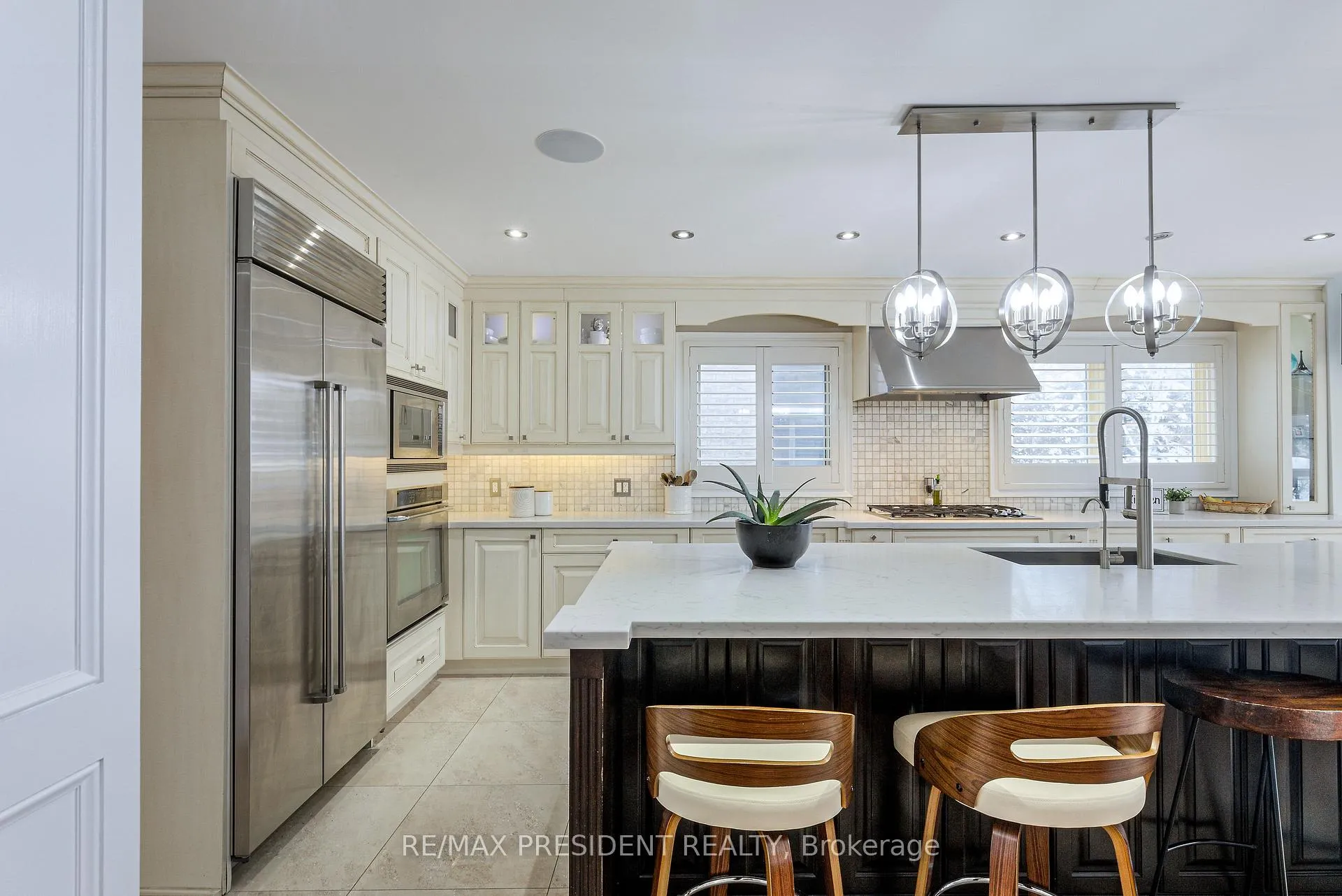 Photo 13 of 42 Mount Forest Drive, Brampton, Heart Lake West — HOMEH