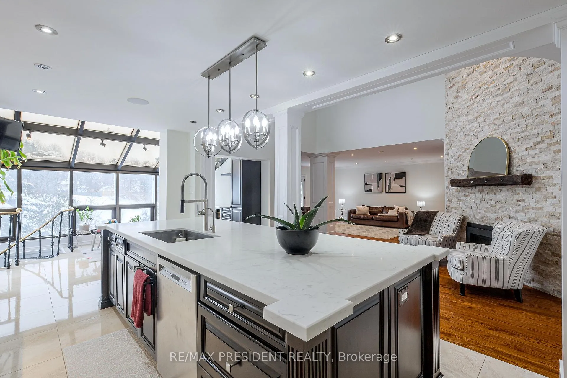 Photo 14 of 42 Mount Forest Drive, Brampton, Heart Lake West — HOMEH