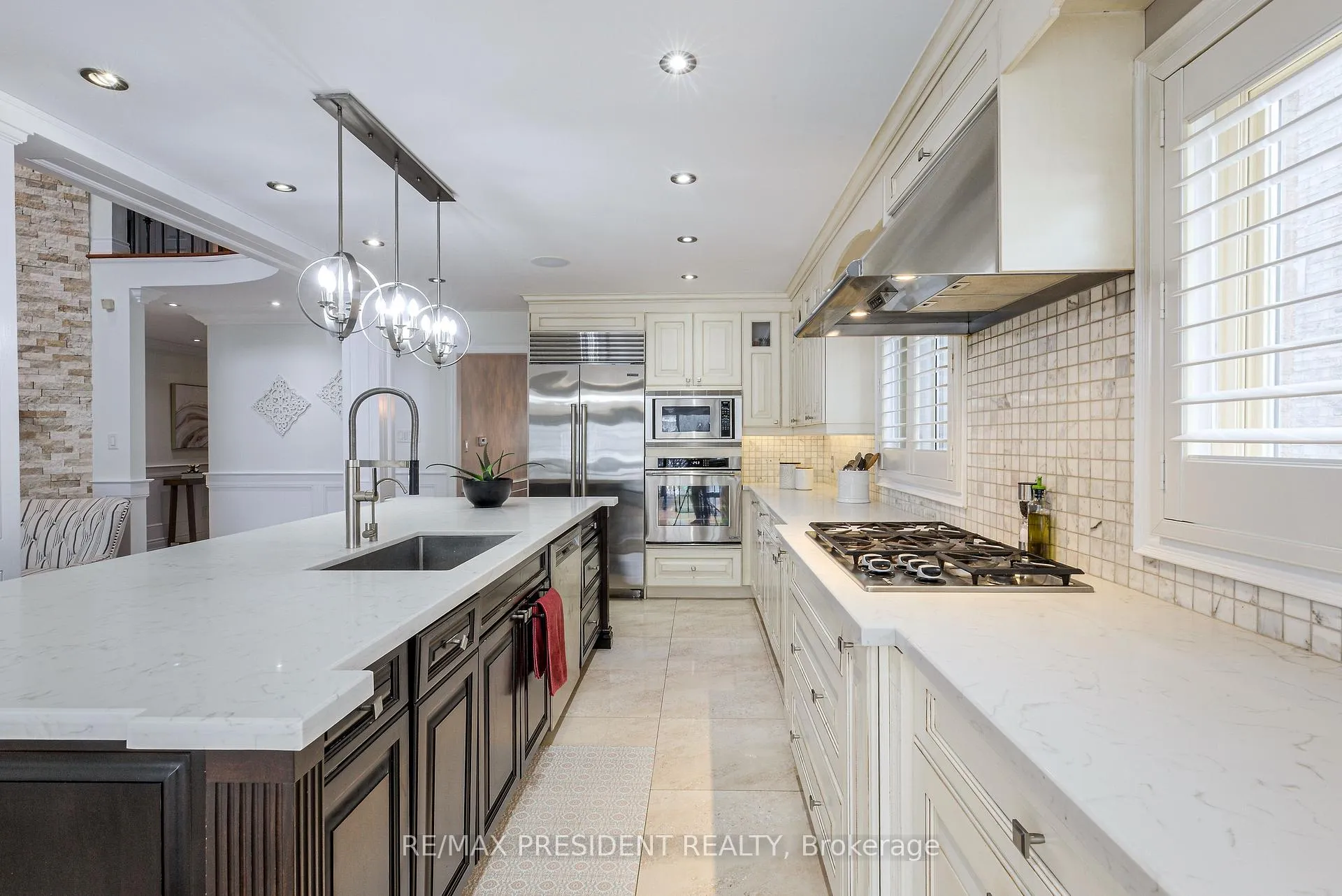 Photo 15 of 42 Mount Forest Drive, Brampton, Heart Lake West — HOMEH