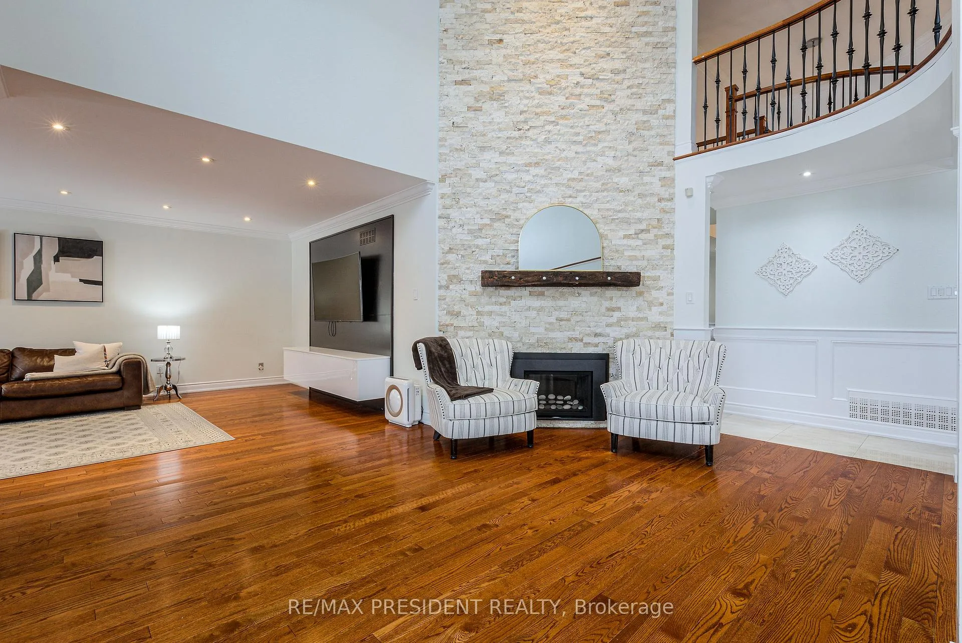Photo 19 of 42 Mount Forest Drive, Brampton, Heart Lake West — HOMEH