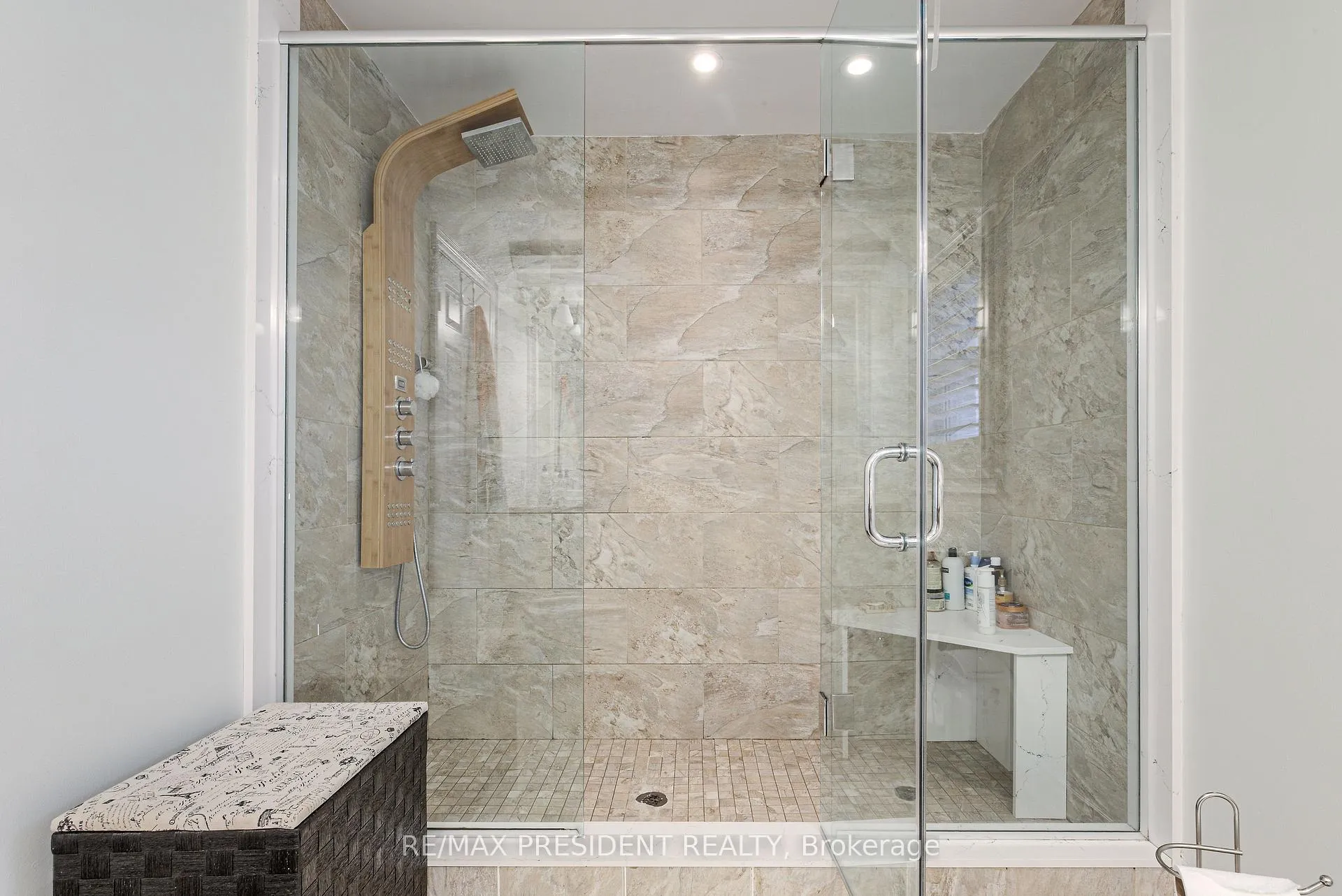 Photo 39 of 42 Mount Forest Drive, Brampton, Heart Lake West — HOMEH