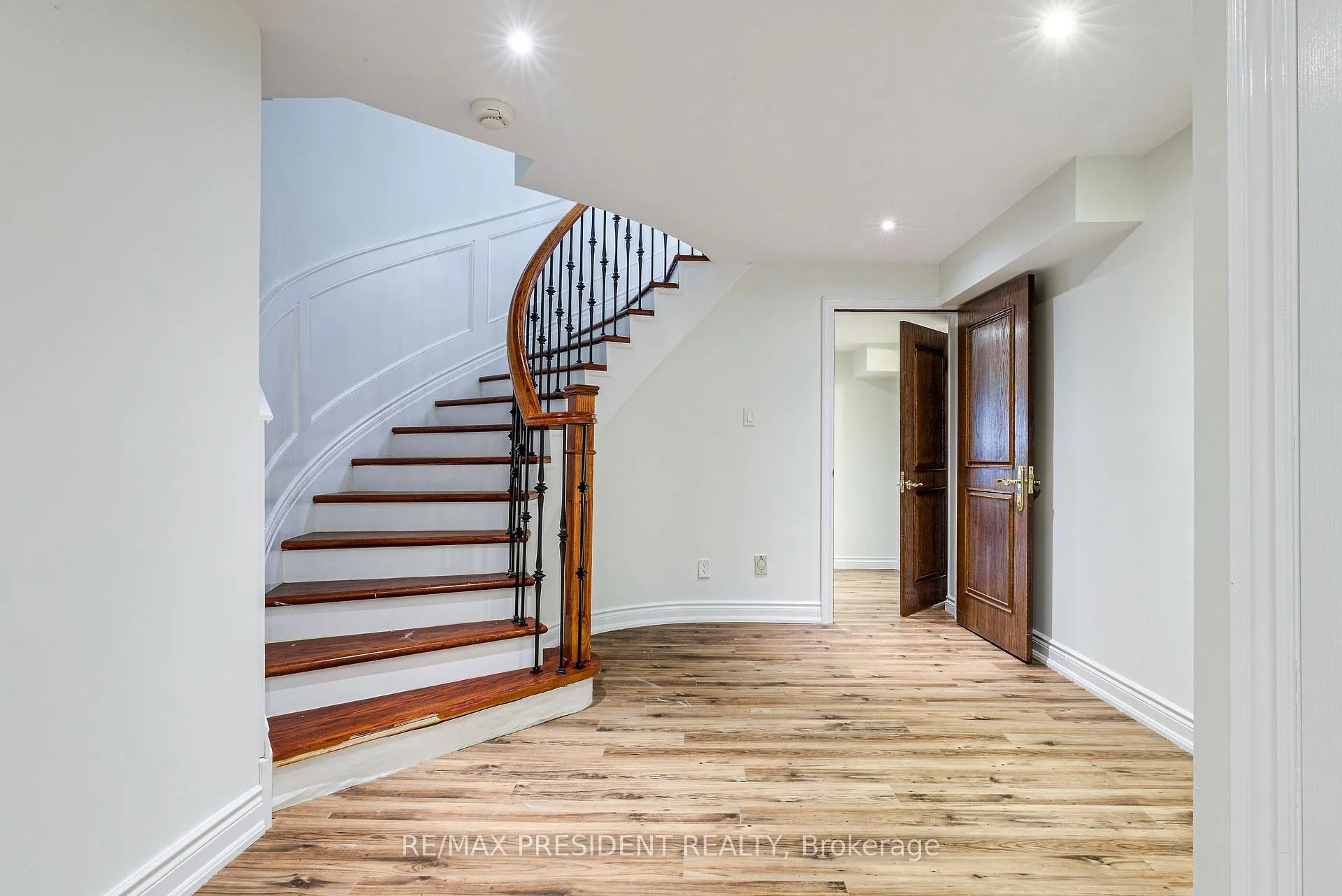 Photo 43 of 42 Mount Forest Drive, Brampton, Heart Lake West — HOMEH