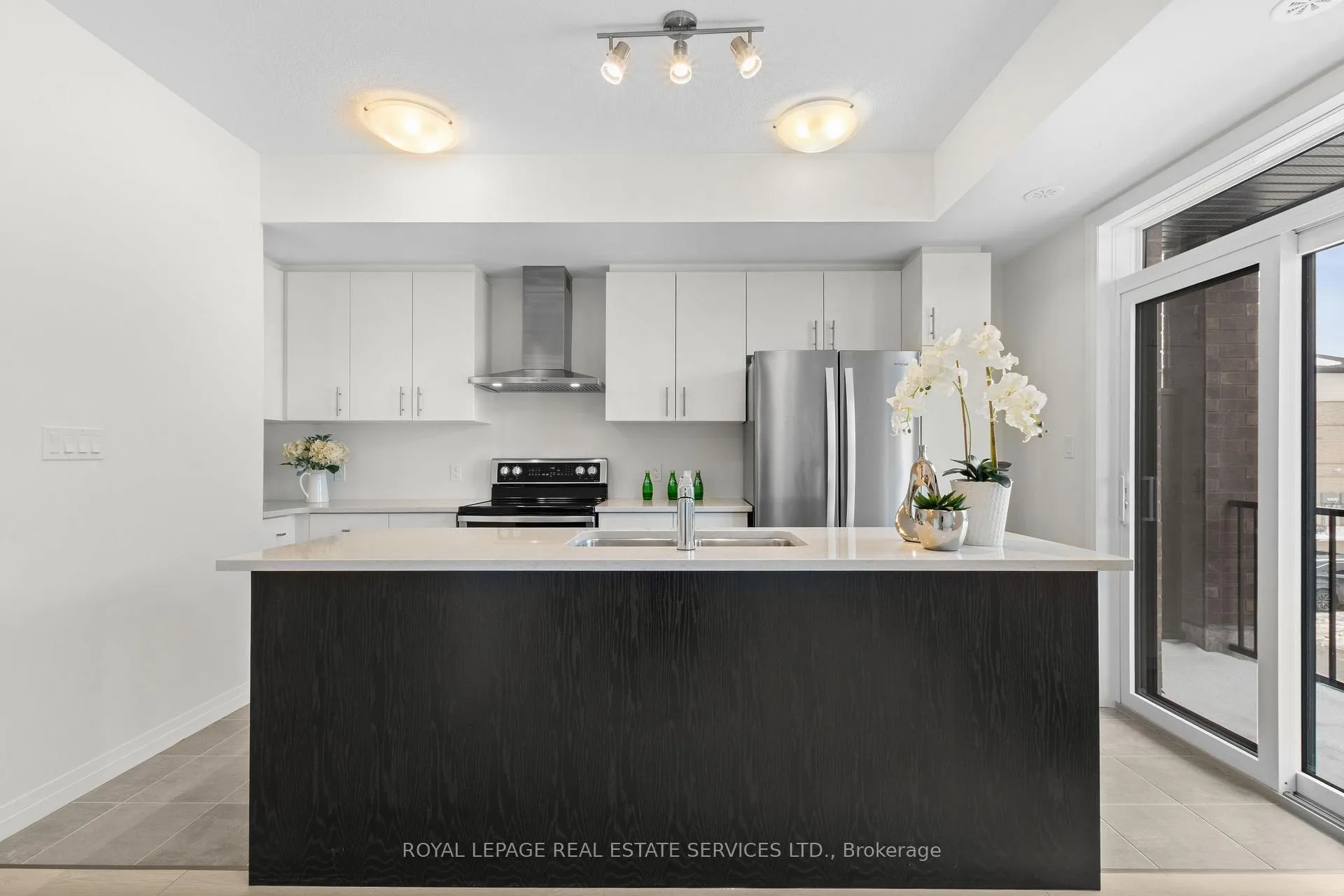 Photo 14 of 30 Thatcher Drive, Guelph, Kortright East — HOMEH
