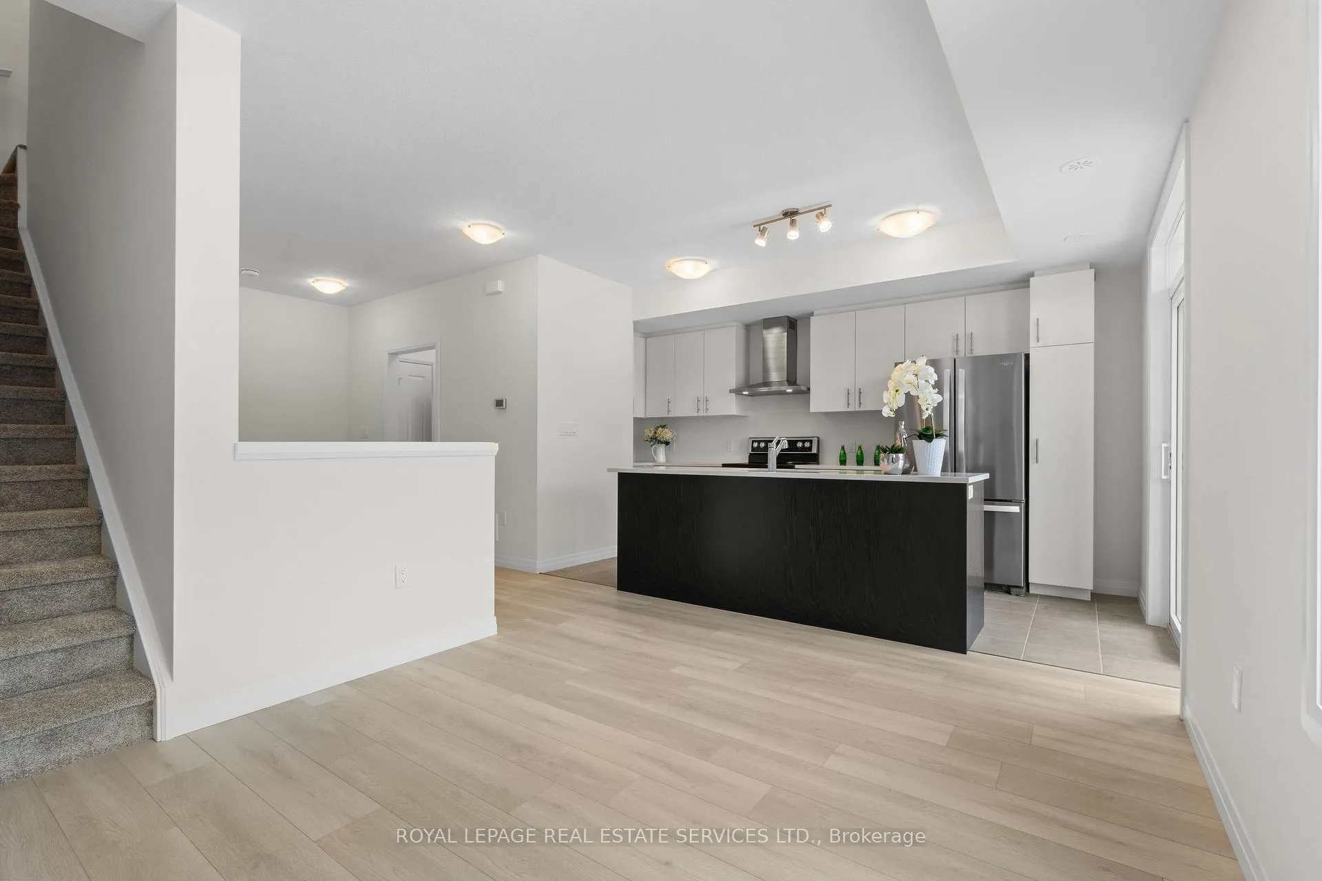 Photo 18 of 30 Thatcher Drive, Guelph, Kortright East — HOMEH