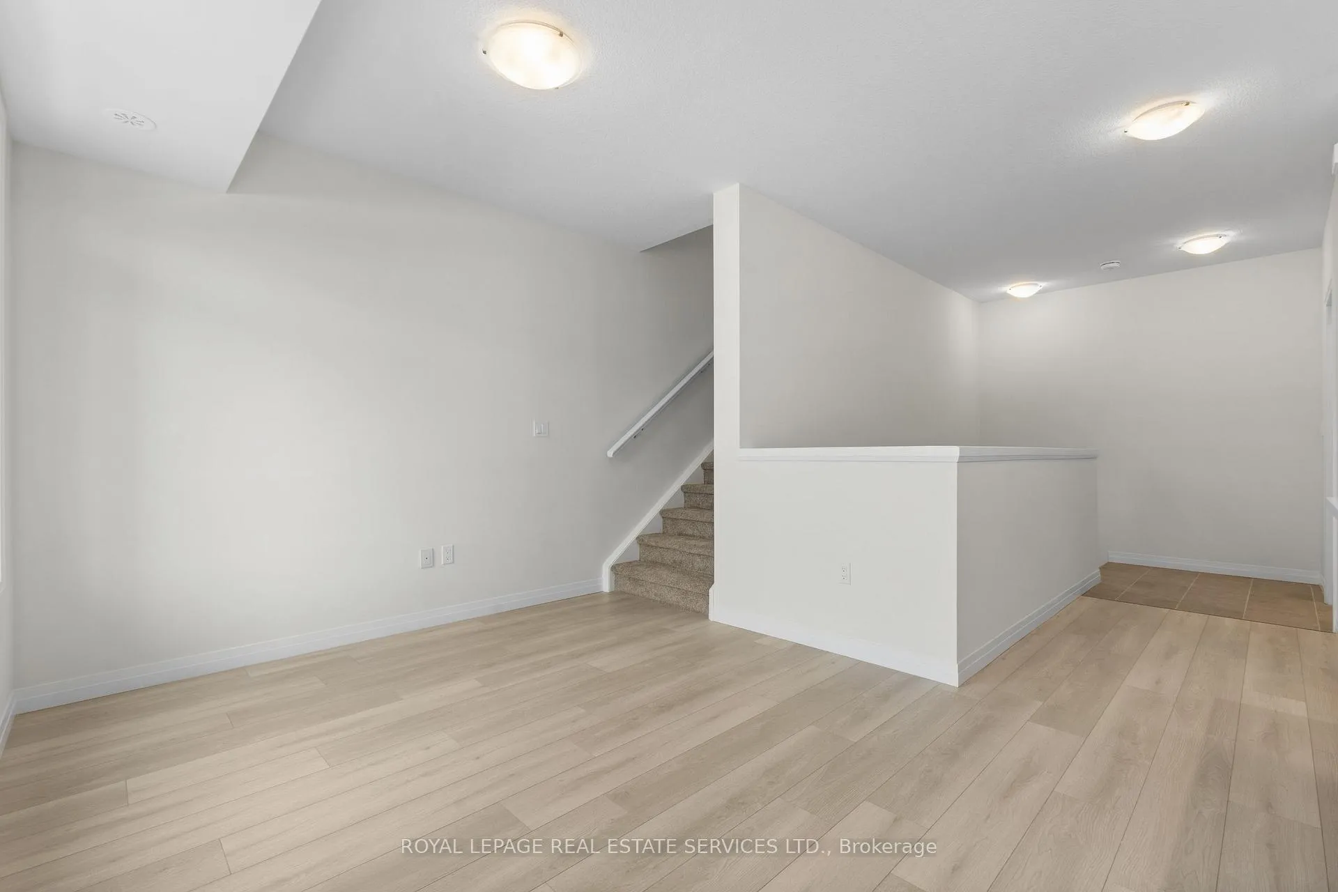 Photo 19 of 30 Thatcher Drive, Guelph, Kortright East — HOMEH