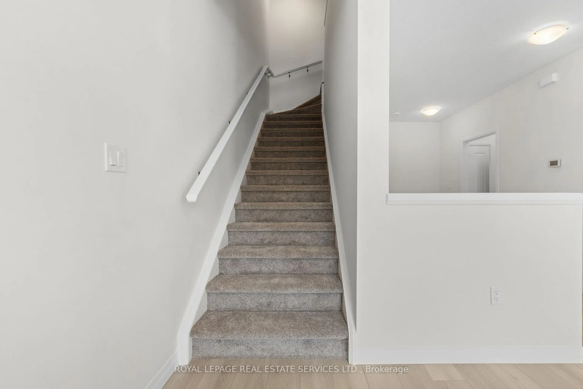 Photo 21 of 30 Thatcher Drive, Guelph, Kortright East — HOMEH