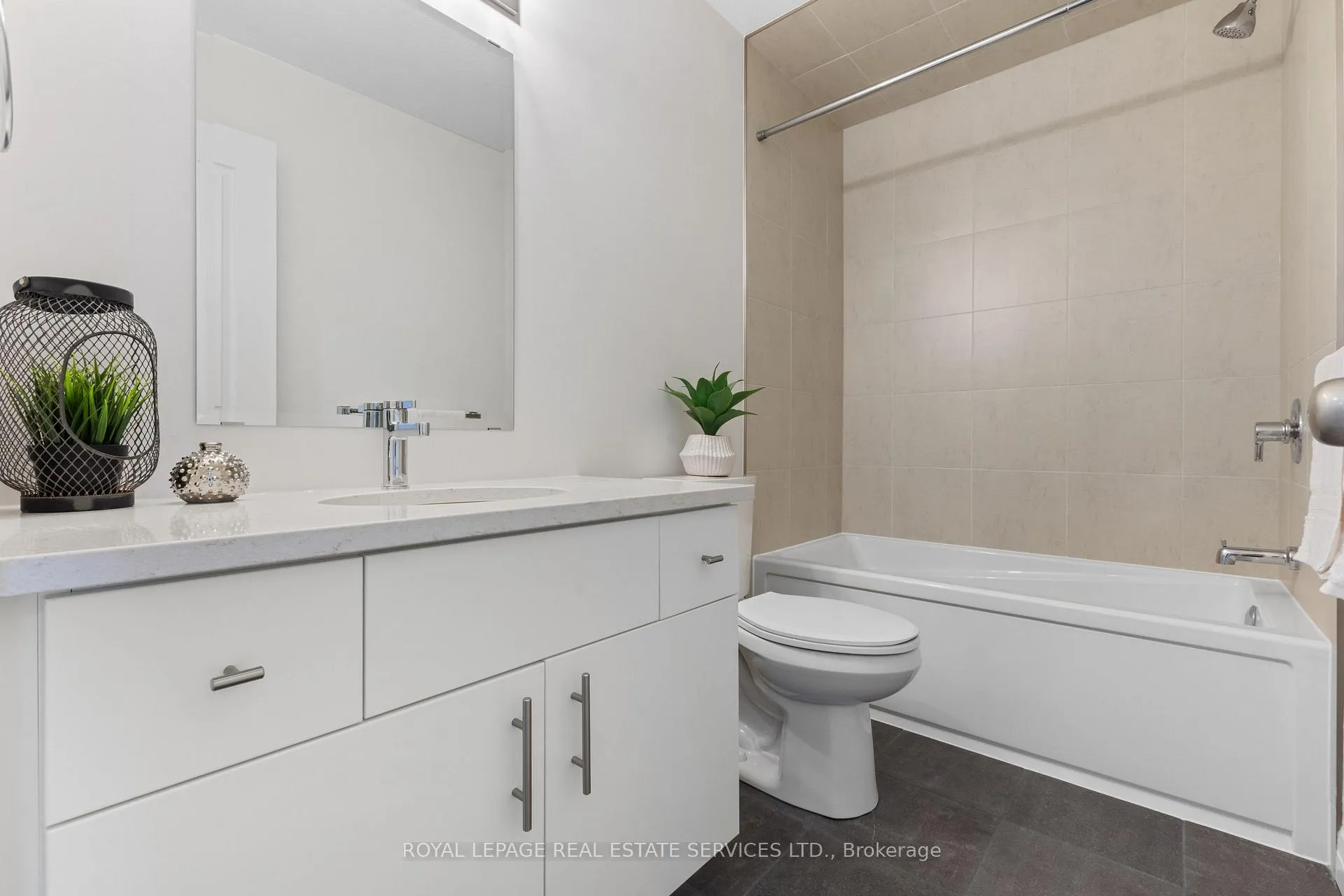 Photo 23 of 30 Thatcher Drive, Guelph, Kortright East — HOMEH