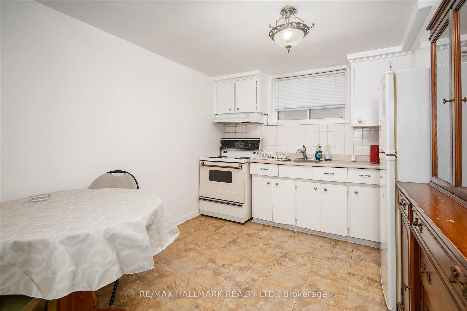 Photo 5 of Unit Lower Bach, 224 Pickering Street, Toronto, East End-Danforth — HOMEH