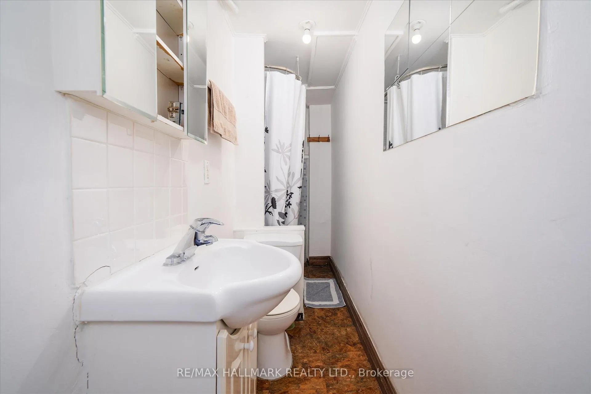 Photo 7 of Unit Lower Bach, 224 Pickering Street, Toronto, East End-Danforth — HOMEH
