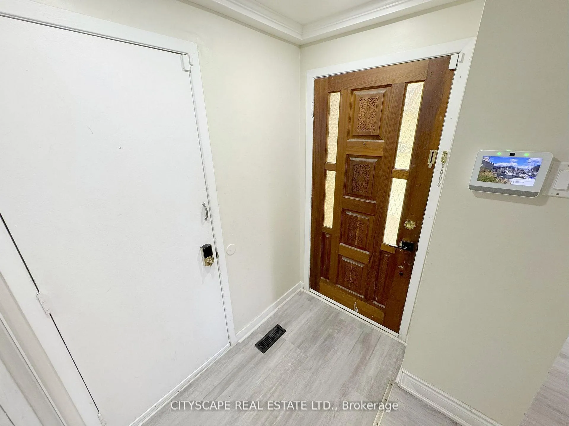 Photo 5 of 62 Barrington Crescent, Brampton, Heart Lake East — HOMEH