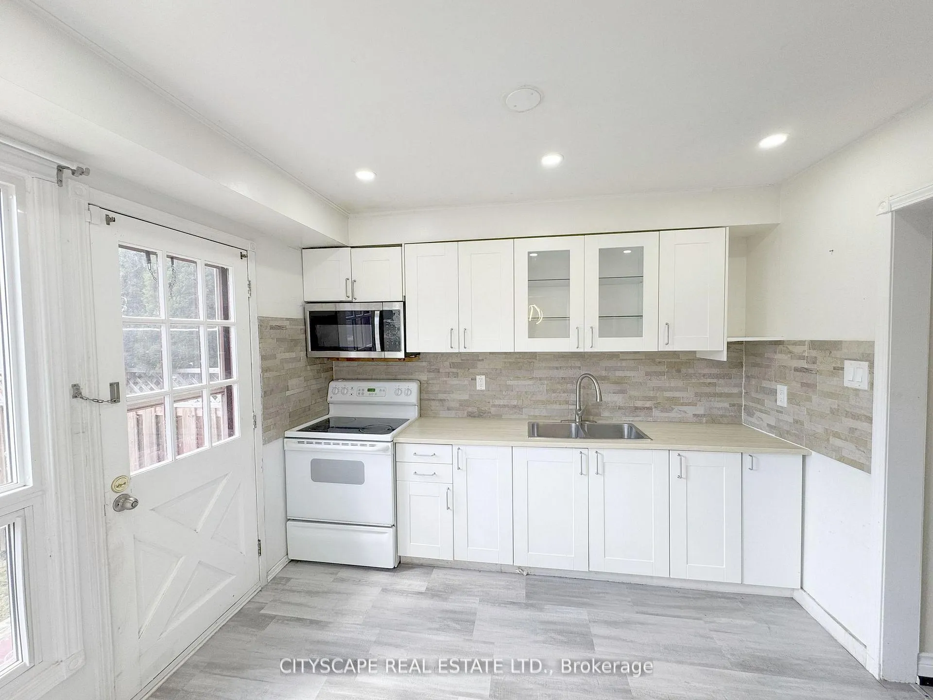 Photo 10 of 62 Barrington Crescent, Brampton, Heart Lake East — HOMEH