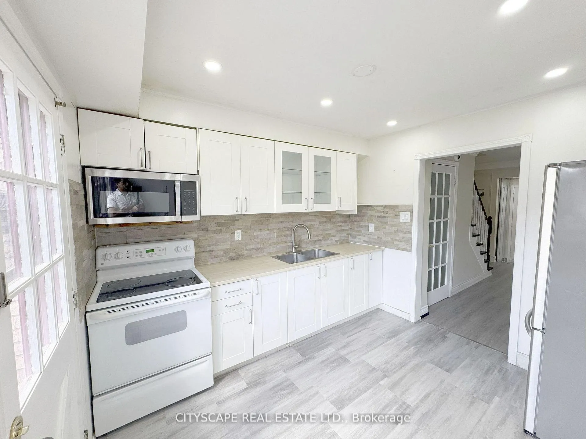 Photo 11 of 62 Barrington Crescent, Brampton, Heart Lake East — HOMEH