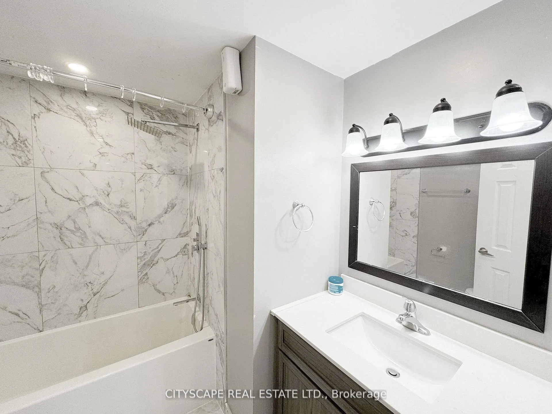 Photo 19 of 62 Barrington Crescent, Brampton, Heart Lake East — HOMEH