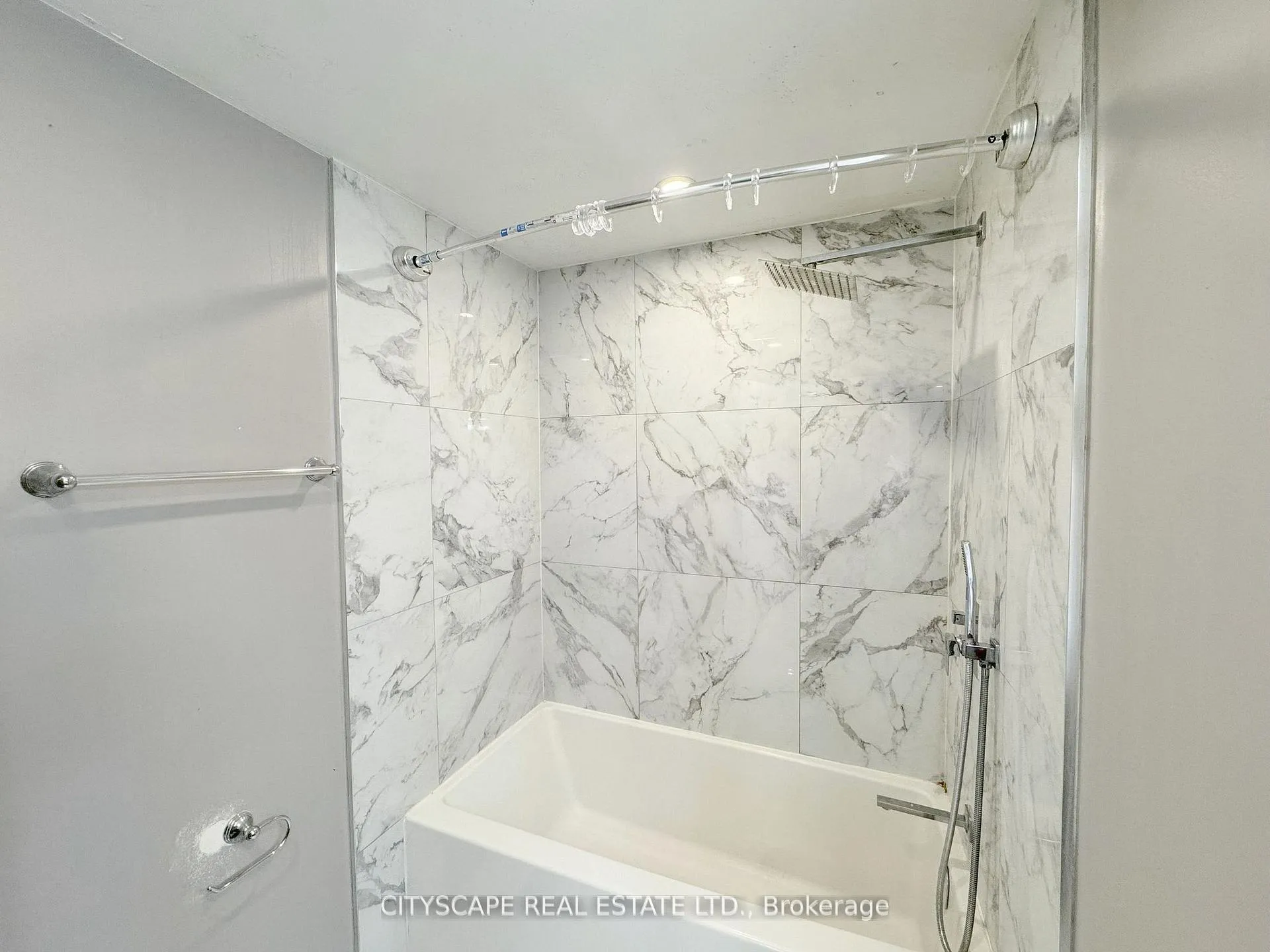 Photo 20 of 62 Barrington Crescent, Brampton, Heart Lake East — HOMEH