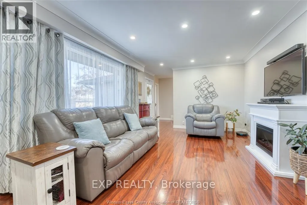 Photo 3 of 111 Danforth Avenue, Leamington — HOMEH