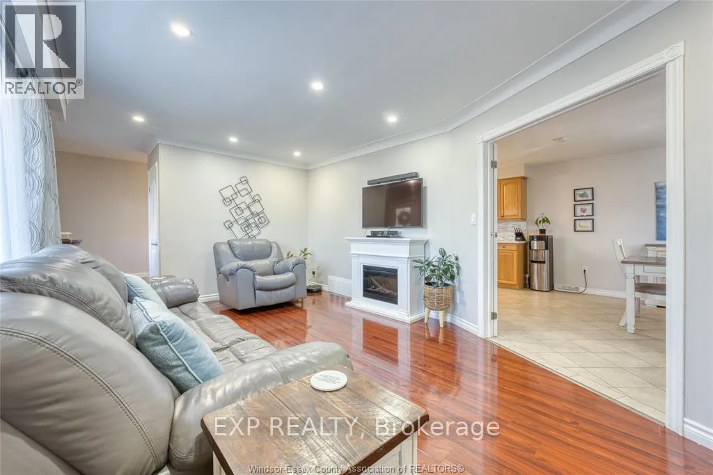 Photo 4 of 111 Danforth Avenue, Leamington — HOMEH