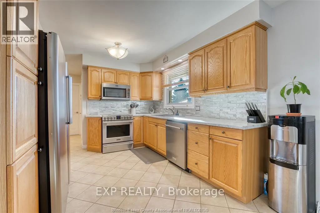 Photo 10 of 111 Danforth Avenue, Leamington — HOMEH