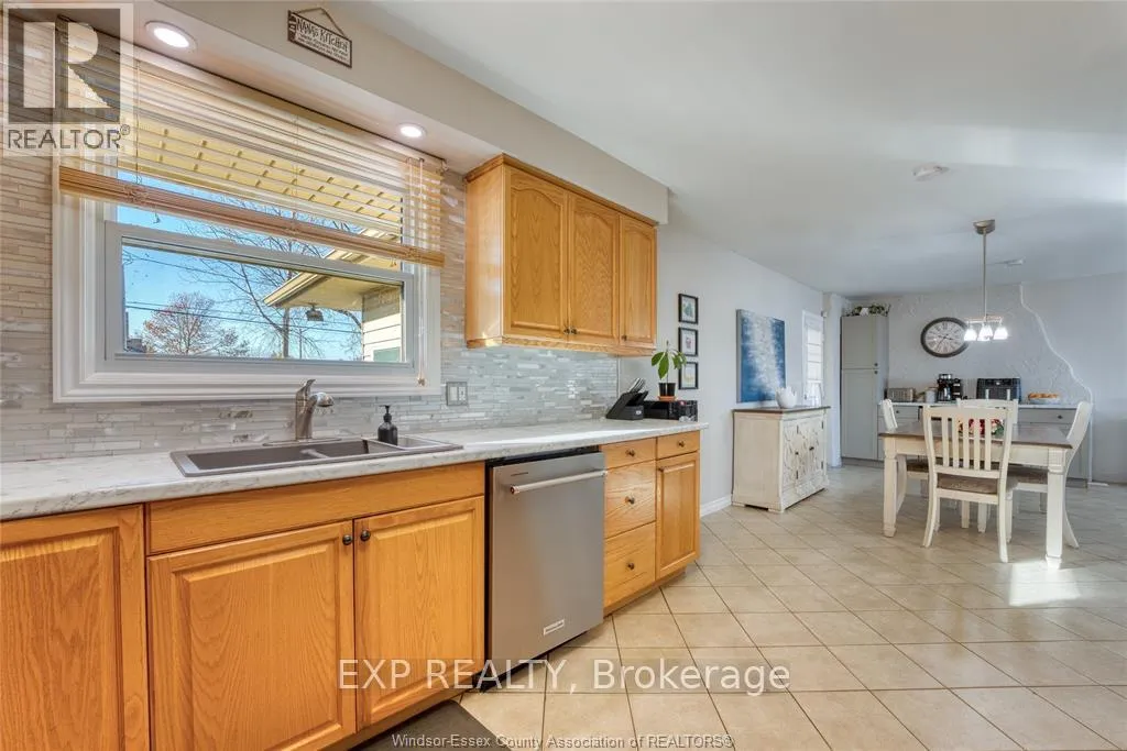 Photo 12 of 111 Danforth Avenue, Leamington — HOMEH