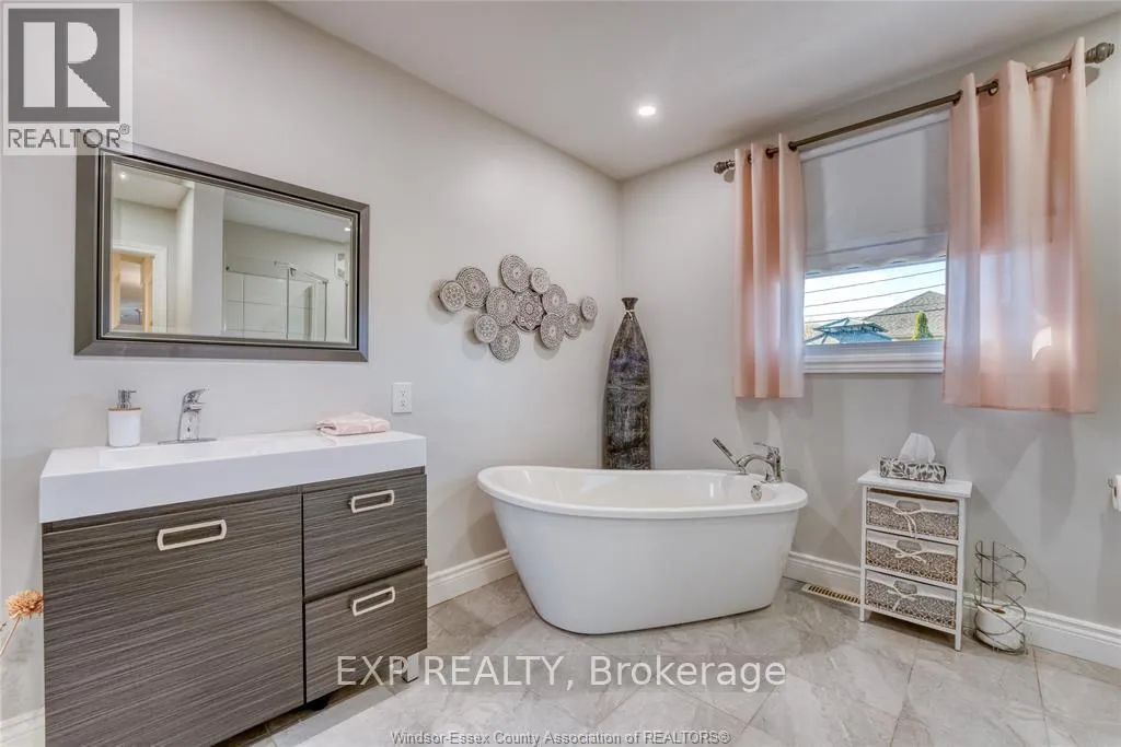 Photo 18 of 111 Danforth Avenue, Leamington — HOMEH