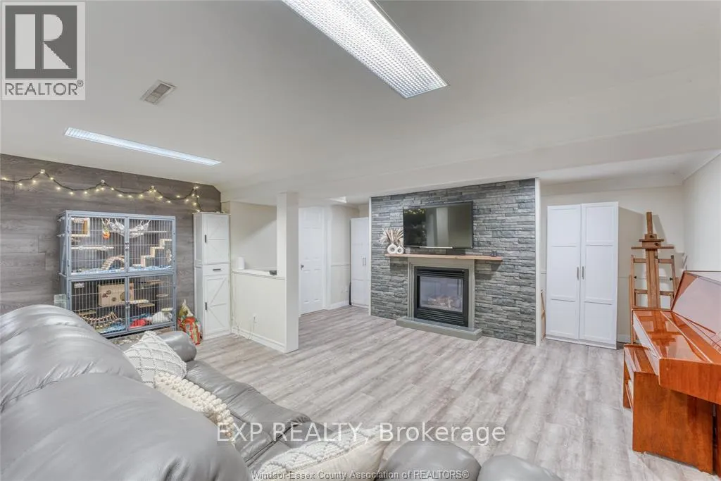 Photo 26 of 111 Danforth Avenue, Leamington — HOMEH