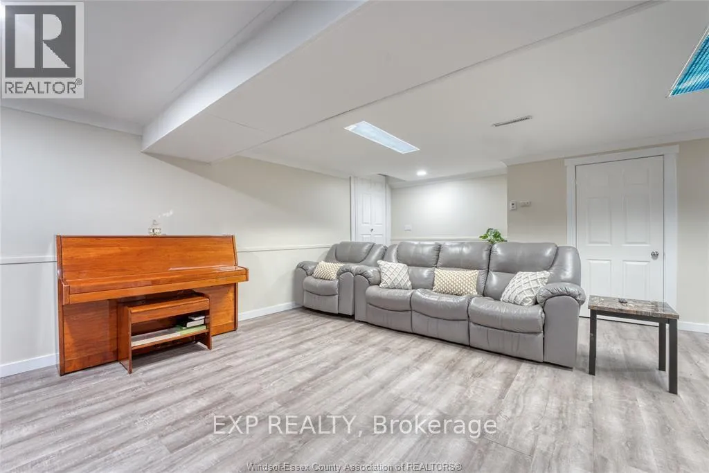 Photo 27 of 111 Danforth Avenue, Leamington — HOMEH