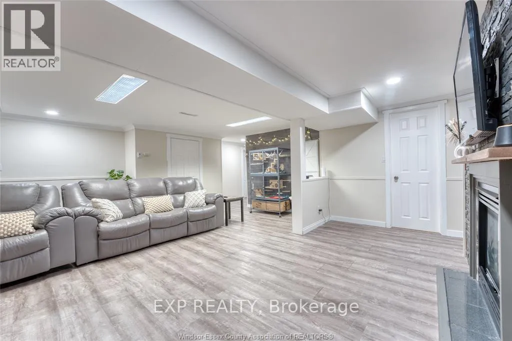 Photo 28 of 111 Danforth Avenue, Leamington — HOMEH