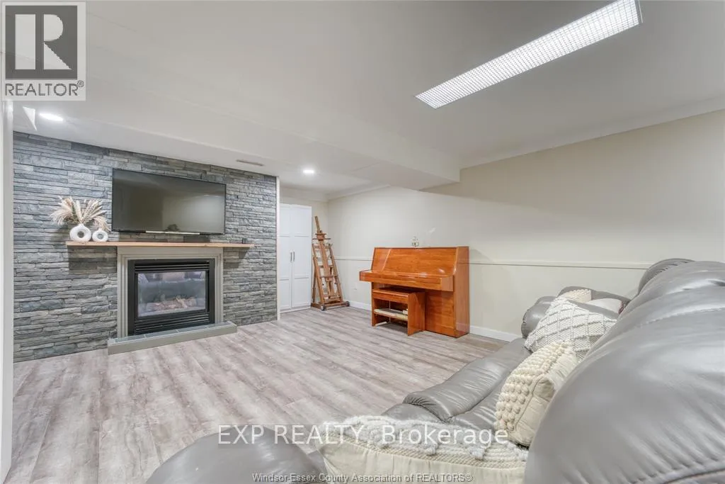 Photo 31 of 111 Danforth Avenue, Leamington — HOMEH