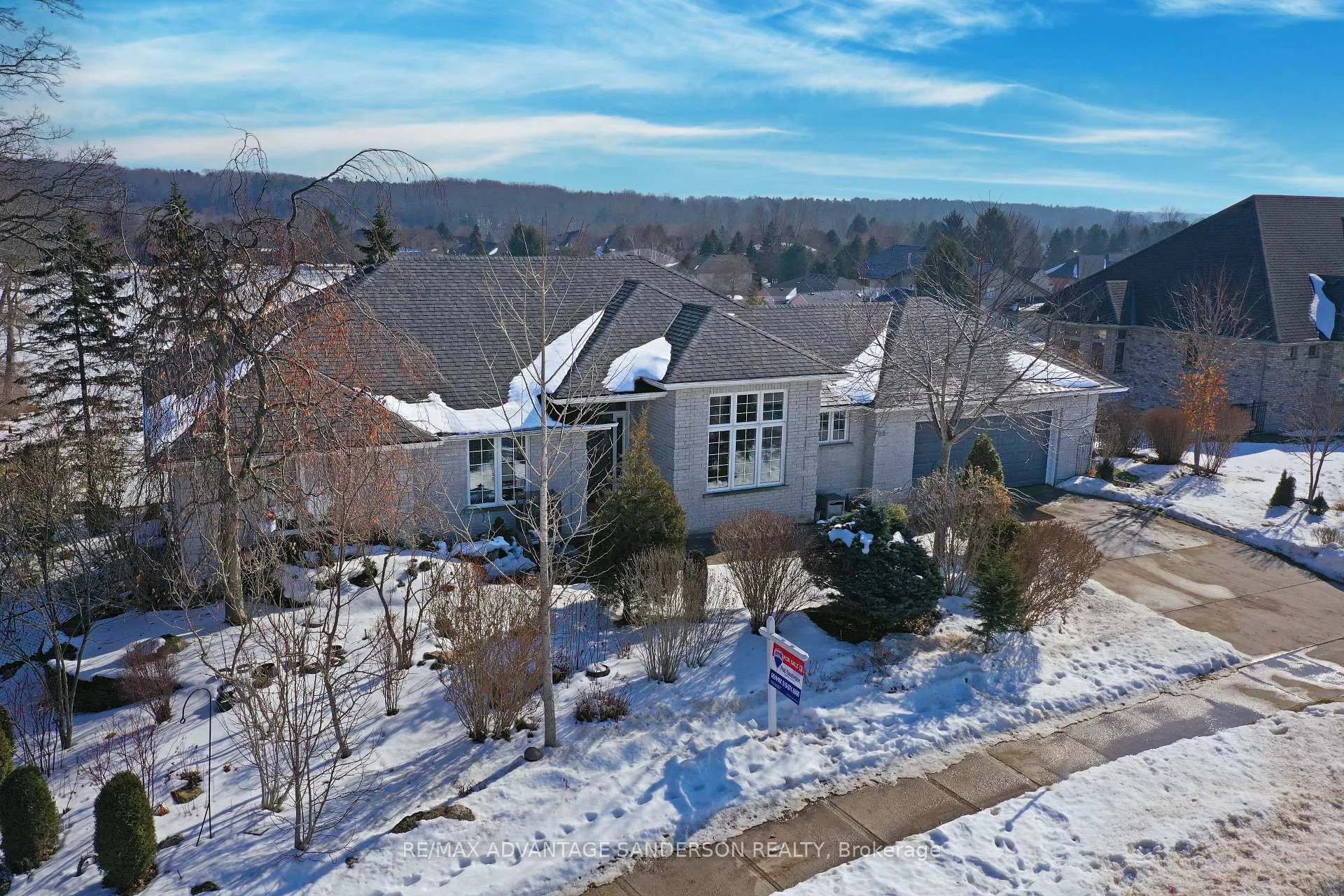 Photo 2 of 23 Birchcrest Drive, Middlesex Centre, Kilworth — HOMEH