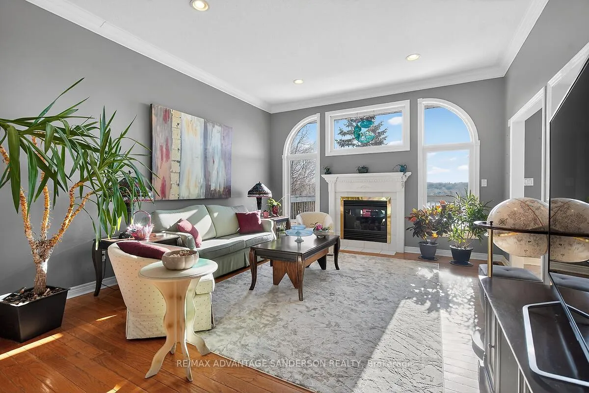 Photo 10 of 23 Birchcrest Drive, Middlesex Centre, Kilworth — HOMEH