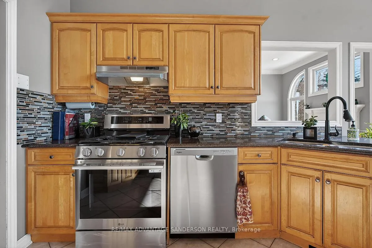Photo 16 of 23 Birchcrest Drive, Middlesex Centre, Kilworth — HOMEH