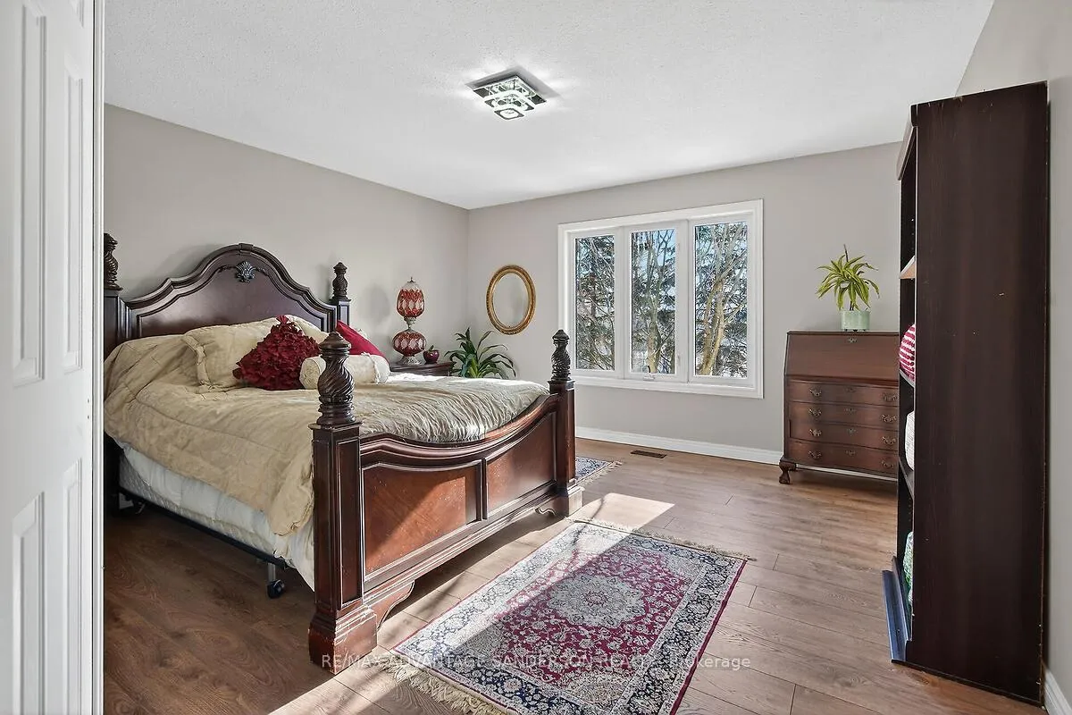 Photo 19 of 23 Birchcrest Drive, Middlesex Centre, Kilworth — HOMEH