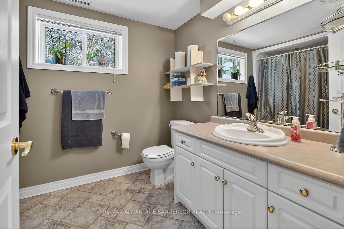 Photo 33 of 23 Birchcrest Drive, Middlesex Centre, Kilworth — HOMEH